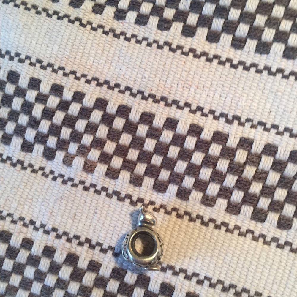 Pandora giraffe charm